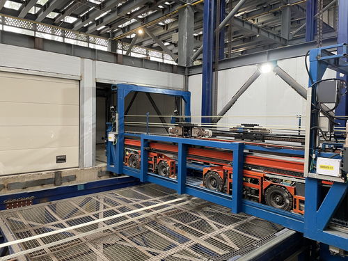 機器人出手,這家車庫停車像 抓娃娃